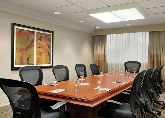 Hotel Embassy By Hilton Phoenix Tempe
