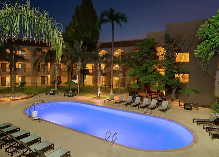 Hotel Embassy By Hilton Phoenix