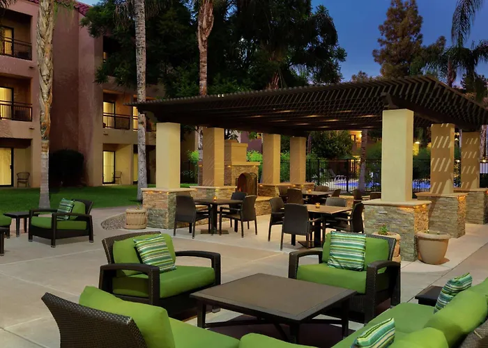 Hotel Embassy By Hilton Phoenix
