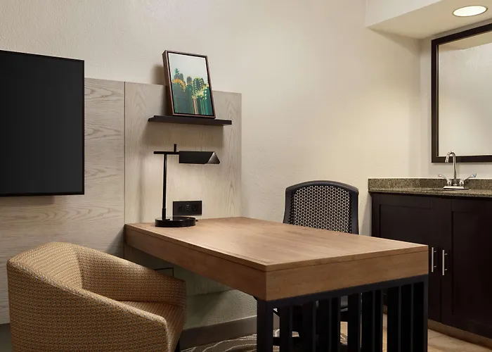 Embassy By Hilton Phoenix 4*