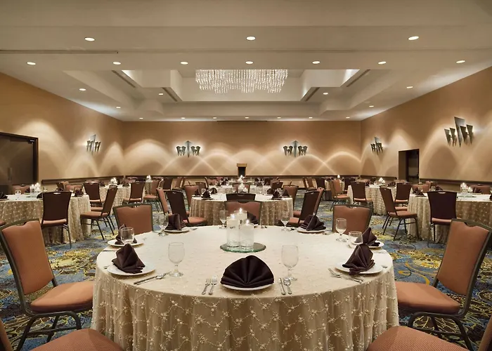 Hotel Embassy By Hilton Phoenix