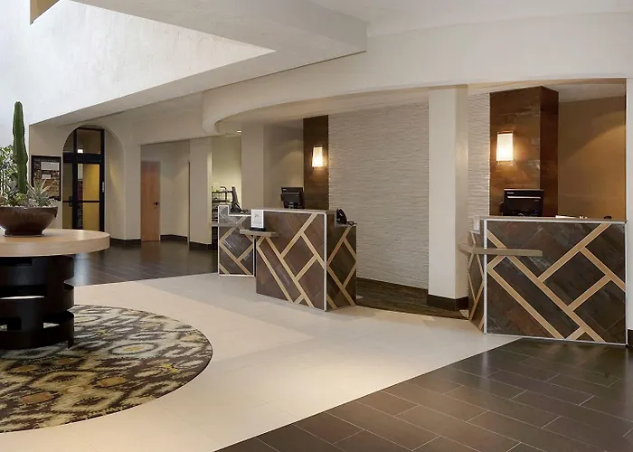 Hotel Embassy By Hilton Phoenix