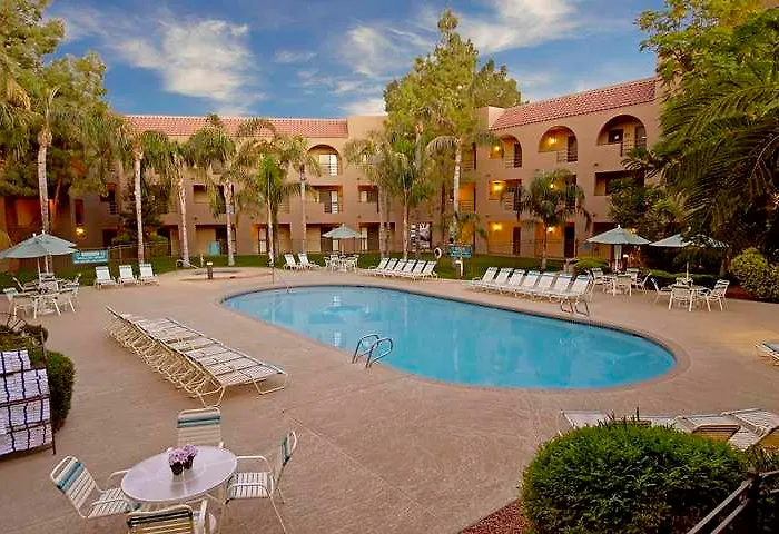 Hotel Embassy By Hilton Phoenix